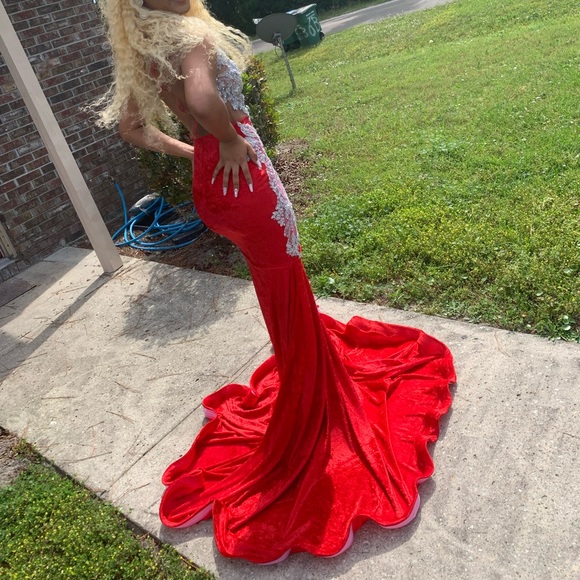 Prom Dress - Picture 2 of 6